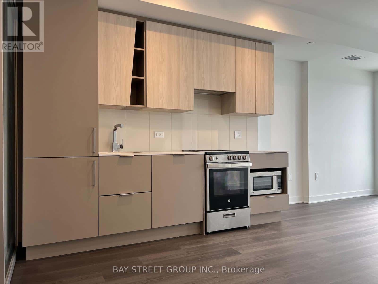 Mississauga (City Centre) — Mississauga (City Centre) - Photo 4 of 14