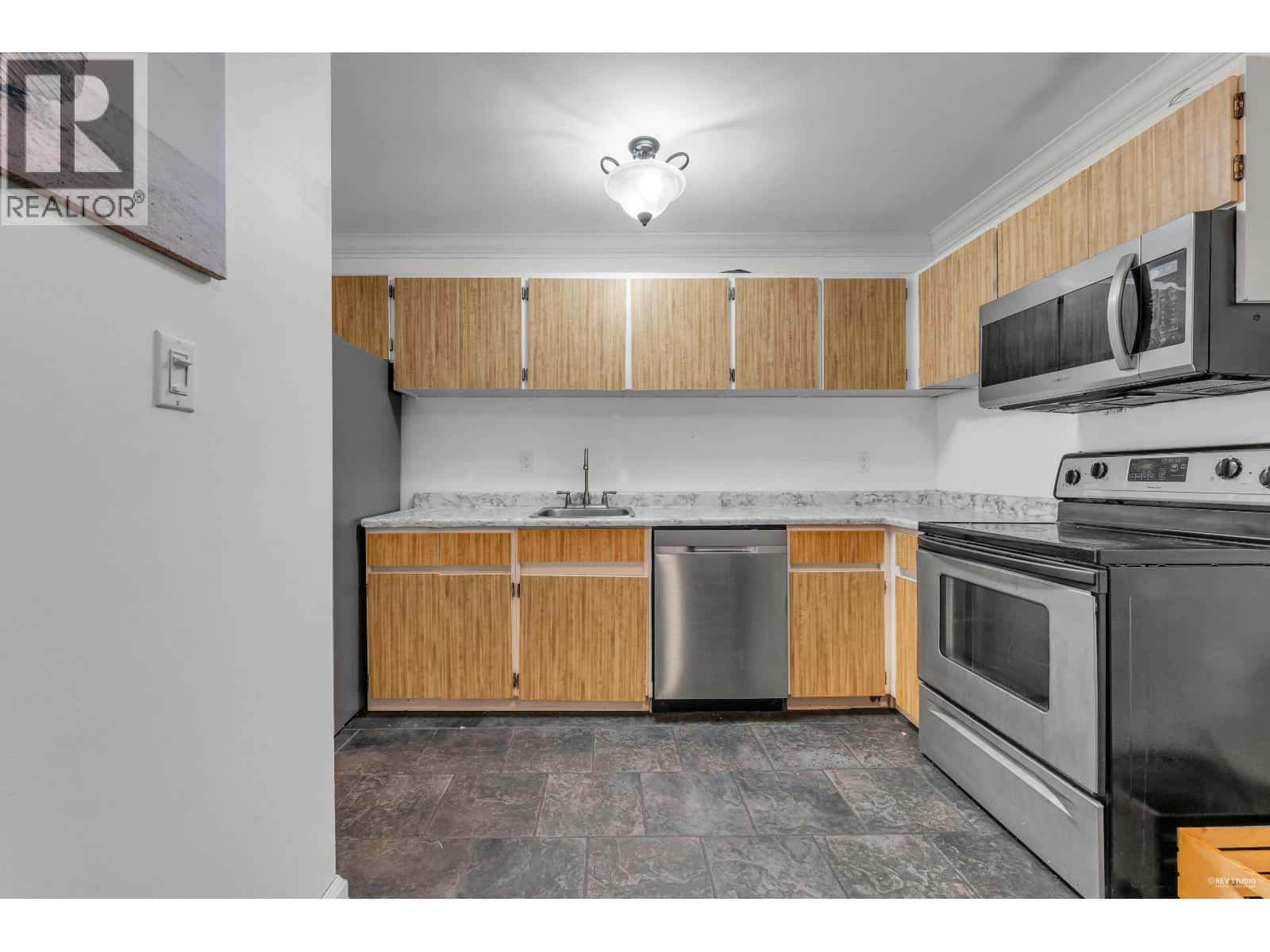 Coquitlam — Coquitlam - Photo 3 of 30