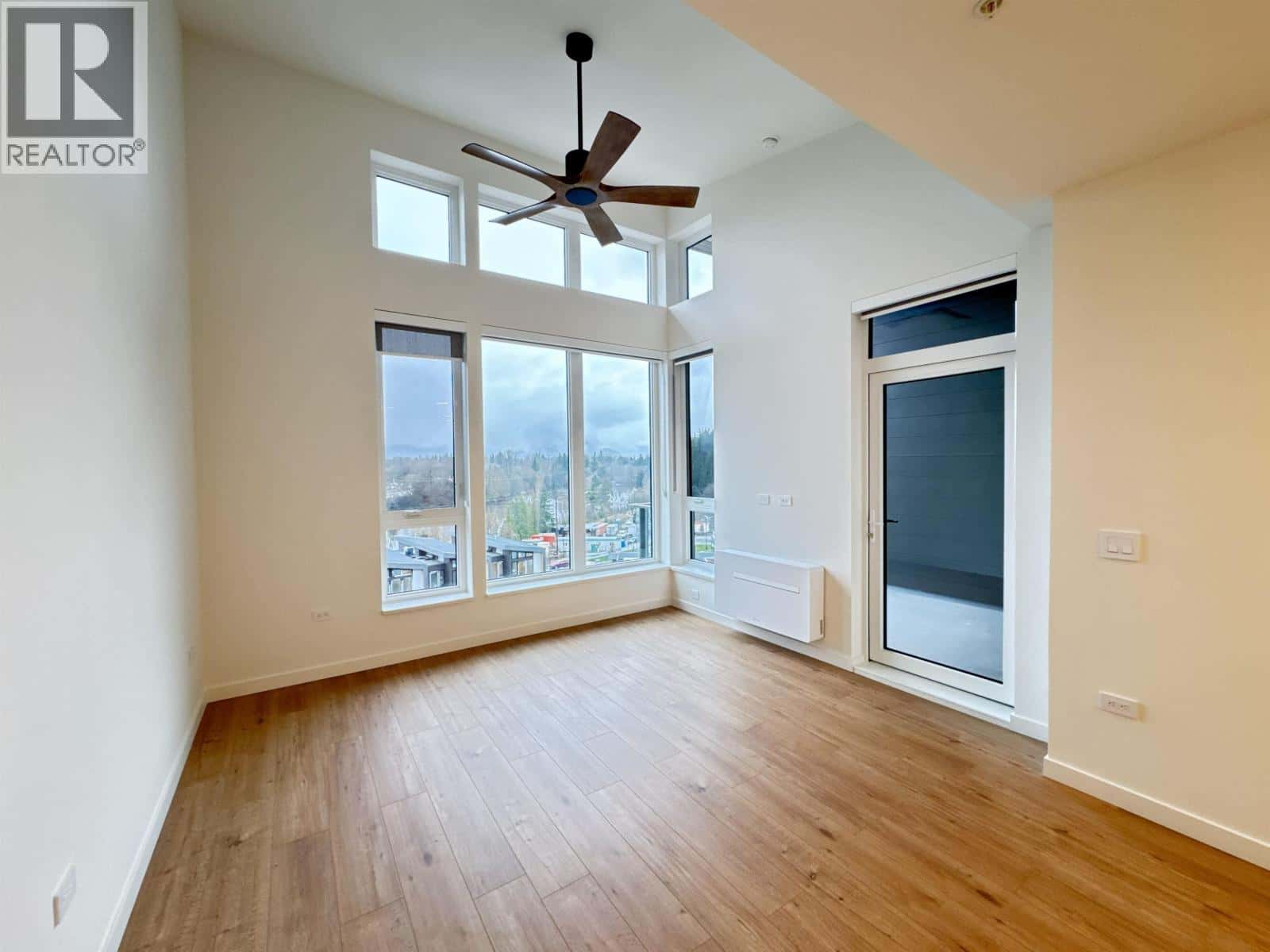 613 1504 SCOTT CRESCENT — Squamish - Photo 3 of 37