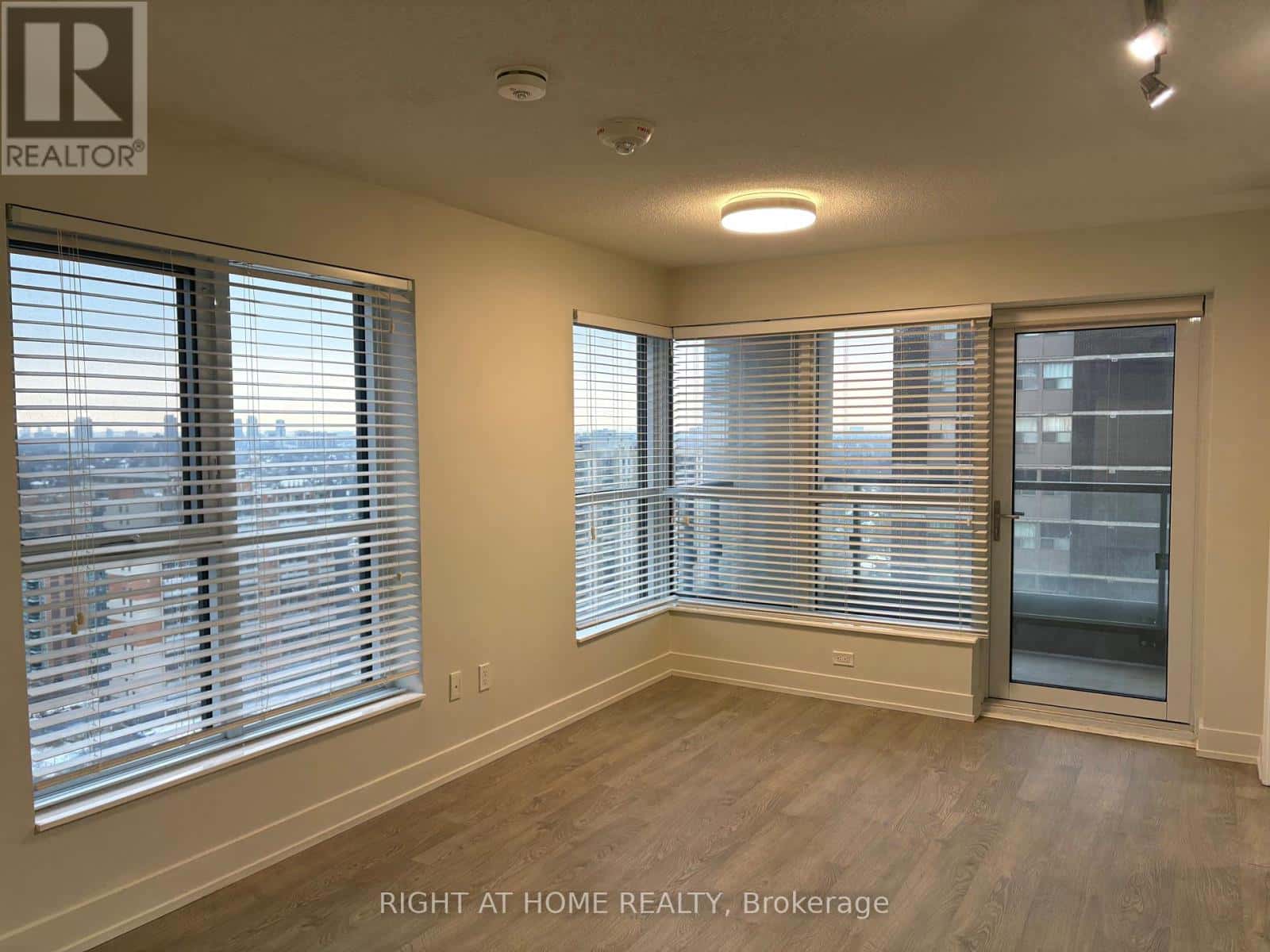 Toronto (Islington-City Centre West) — Toronto (Islington-City Centre West) - Photo 5 of 10