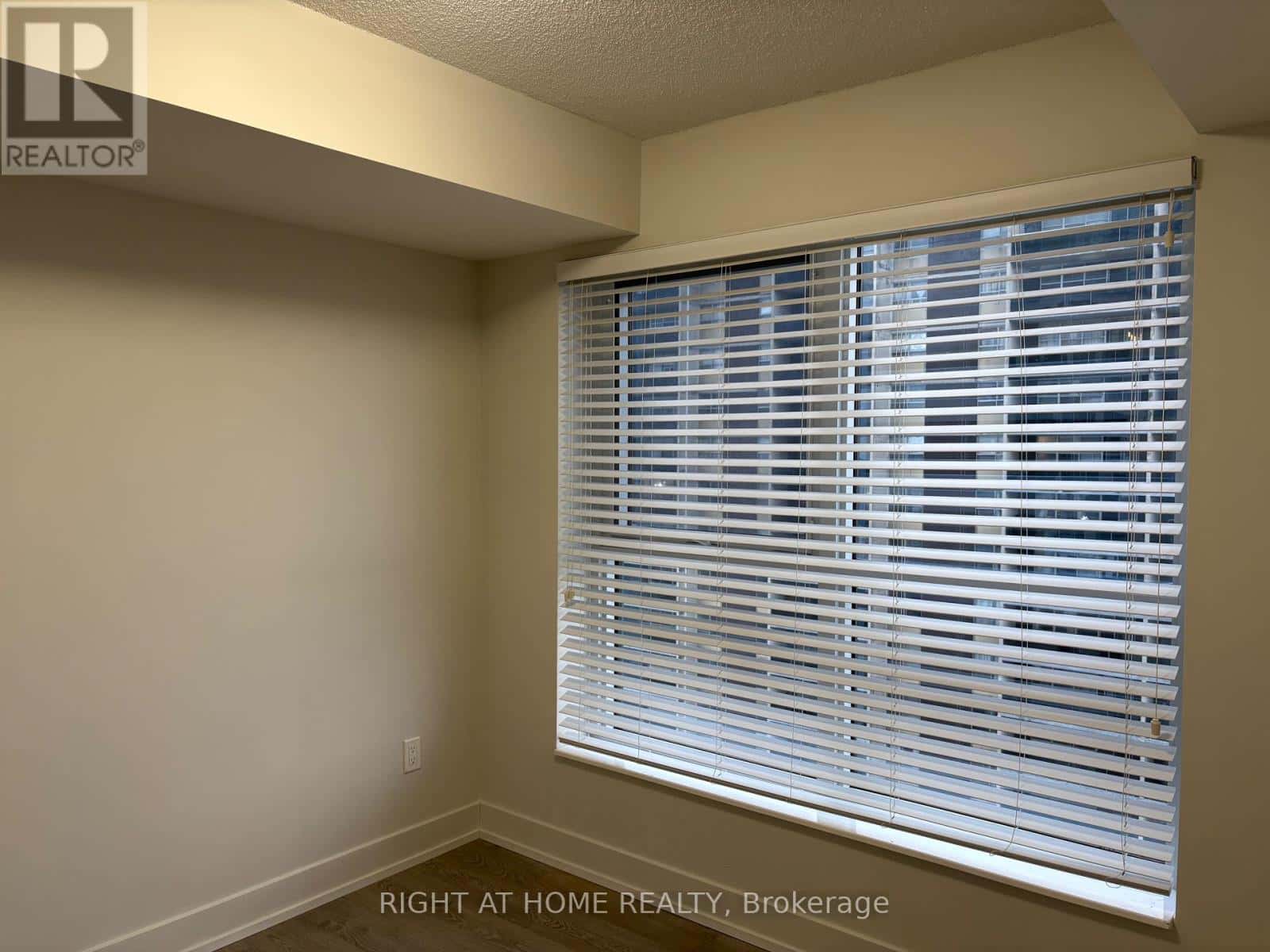 Toronto (Islington-City Centre West) — Toronto (Islington-City Centre West) - Photo 2 of 10