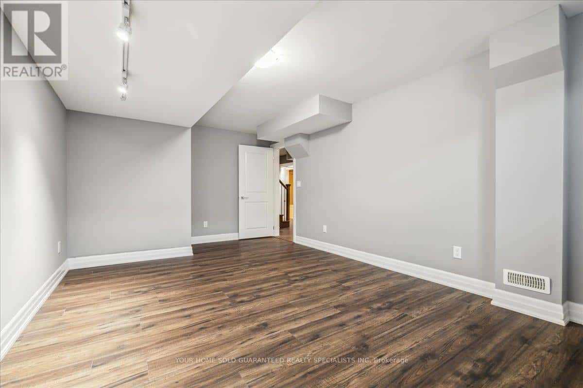 St. Catharines (Carlton/Bunting) — St. Catharines (Carlton/Bunting) - Photo 2 of 45