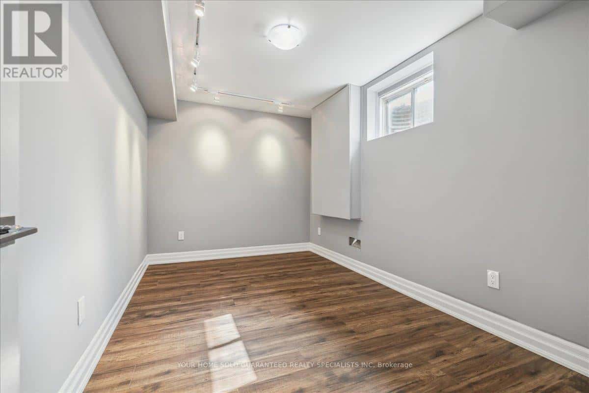 St. Catharines (Carlton/Bunting) — St. Catharines (Carlton/Bunting) - Photo 4 of 45