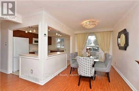 Toronto (Newtonbrook East) — Toronto (Newtonbrook East) - Photo 3 of 15