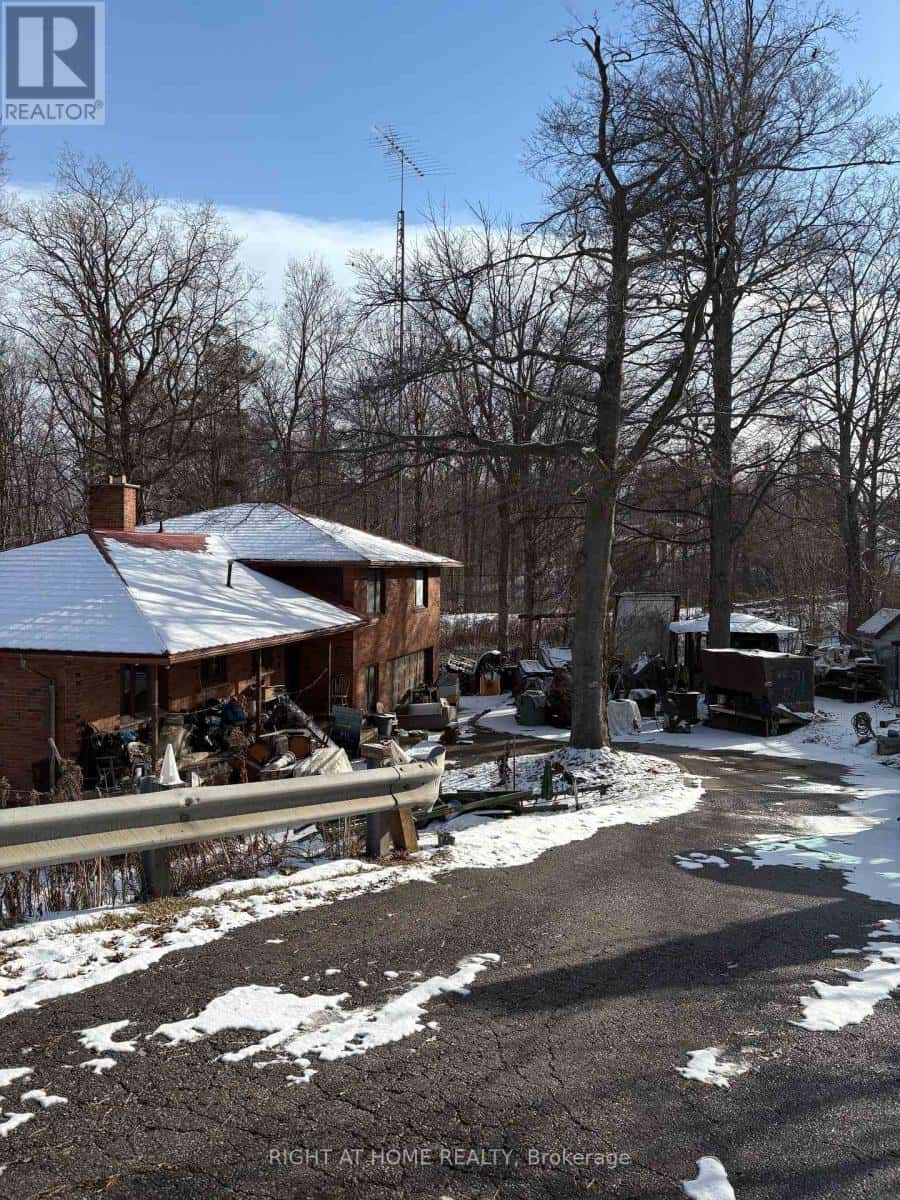 Vaughan (Elder Mills) — Vaughan (Elder Mills) - Photo 3 of 5