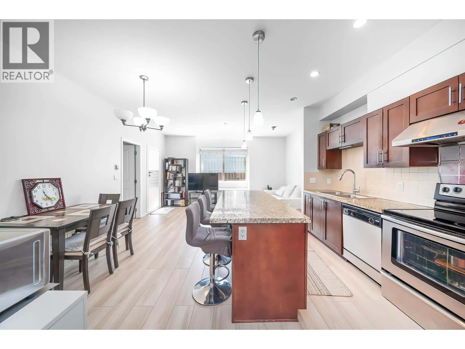 Burnaby — Burnaby - Photo 3 of 20