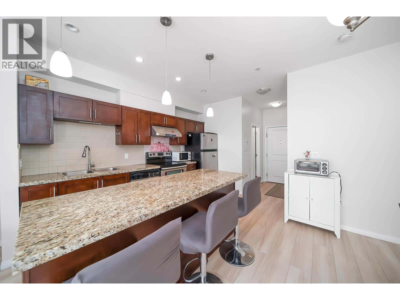 Burnaby — Burnaby - Photo 4 of 20