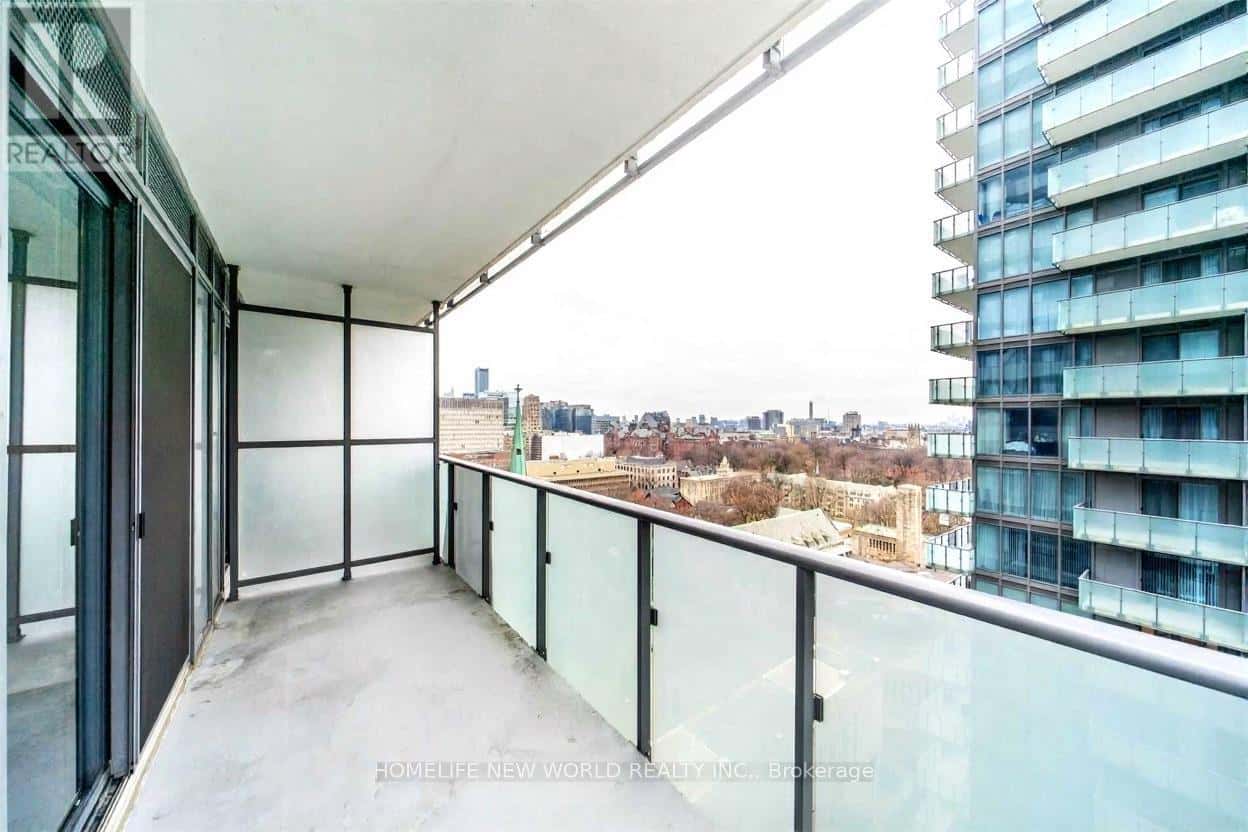 Toronto (Bay Street Corridor) — Toronto (Bay Street Corridor) - Photo 5 of 13