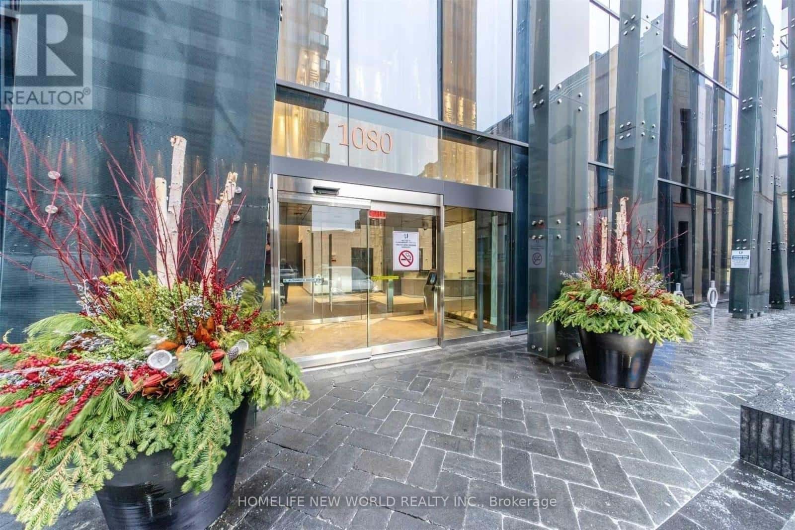 Toronto (Bay Street Corridor) — Toronto (Bay Street Corridor) - Photo 3 of 13