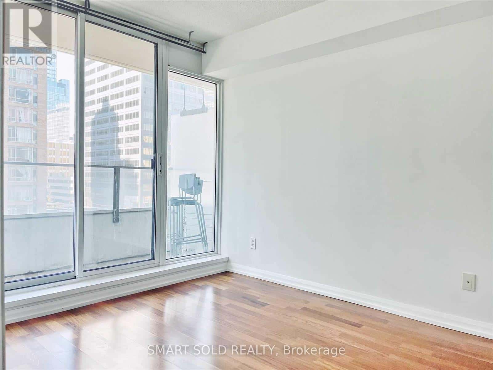 Toronto (Bay Street Corridor) — Toronto (Bay Street Corridor) - Photo 5 of 10