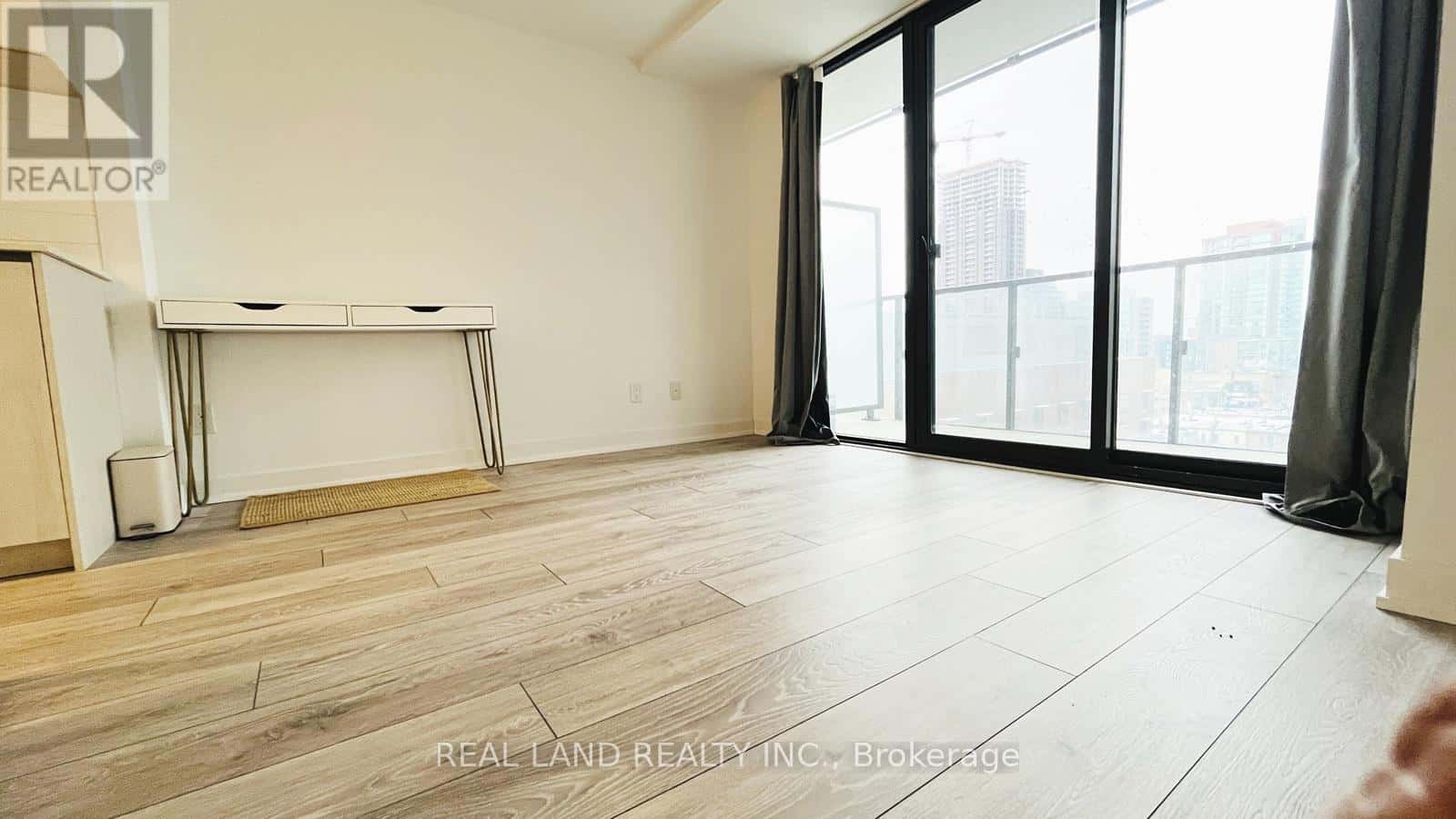 Toronto (Church-Yonge Corridor) — Toronto (Church-Yonge Corridor) - Photo 3 of 35