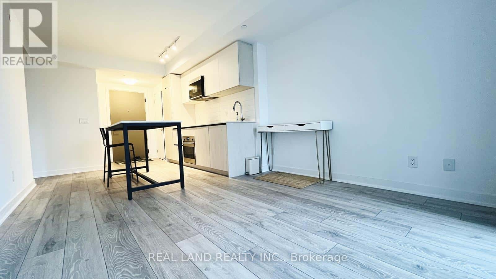 Toronto (Church-Yonge Corridor) — Toronto (Church-Yonge Corridor) - Photo 4 of 35