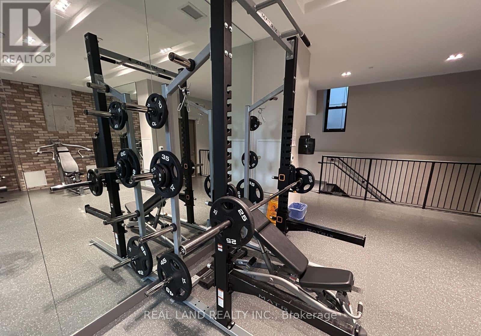 Toronto (Church-Yonge Corridor) — Toronto (Church-Yonge Corridor) - Photo 2 of 35