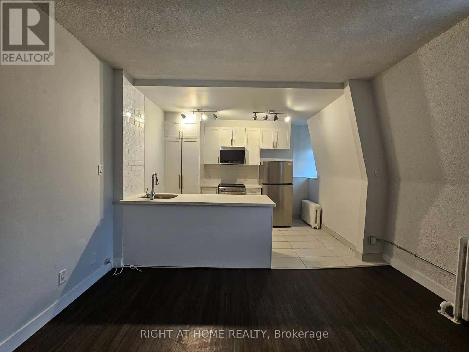 203 - 72 WELLESLEY STREET E — Toronto (Church-Yonge Corridor) - Photo 2 of 26