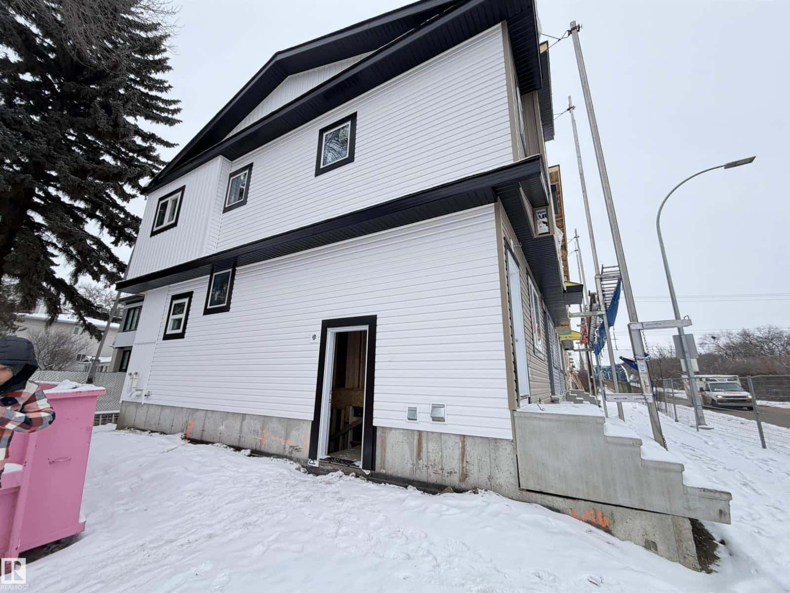 Edmonton — Edmonton - Photo 2 of 25