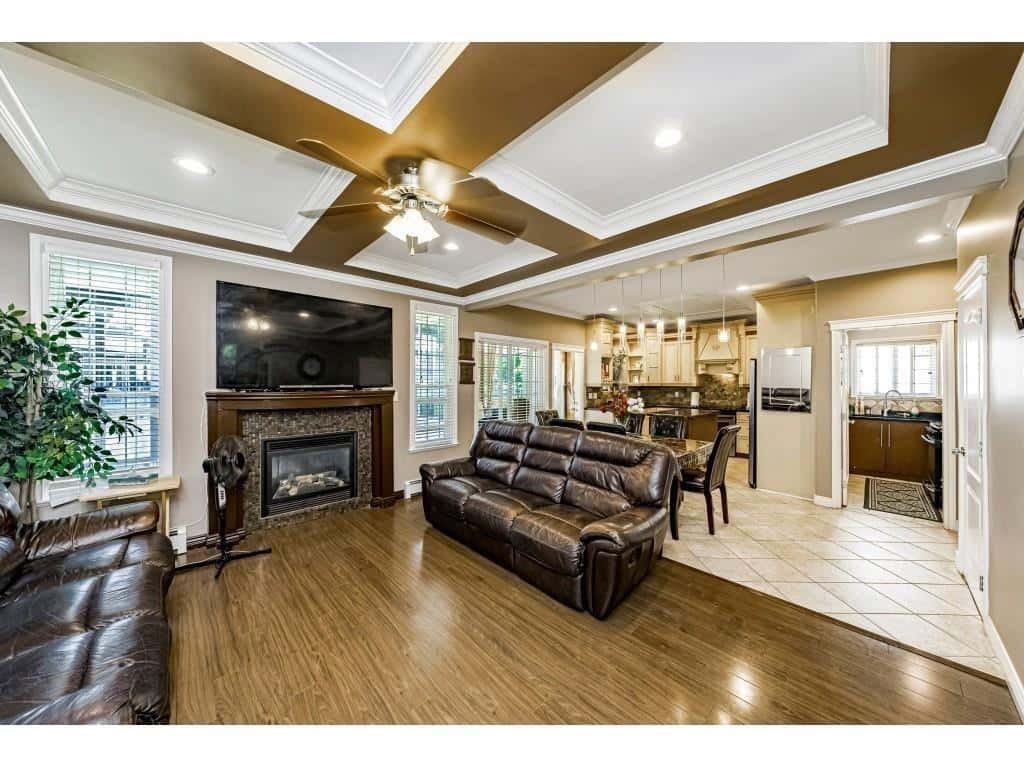 7833 147A STREET — Surrey - Photo 4 of 28