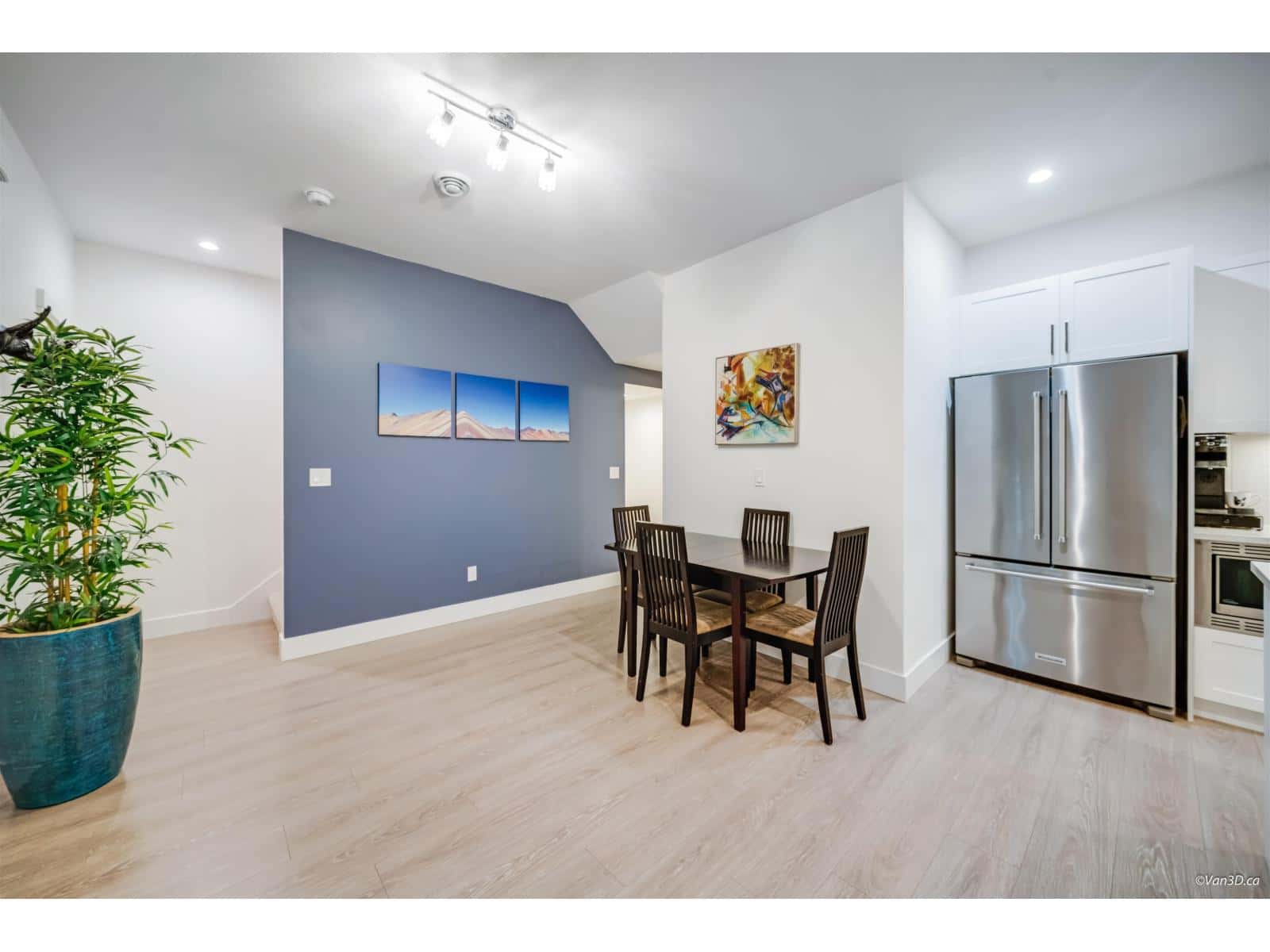 Surrey — Surrey - Photo 5 of 31