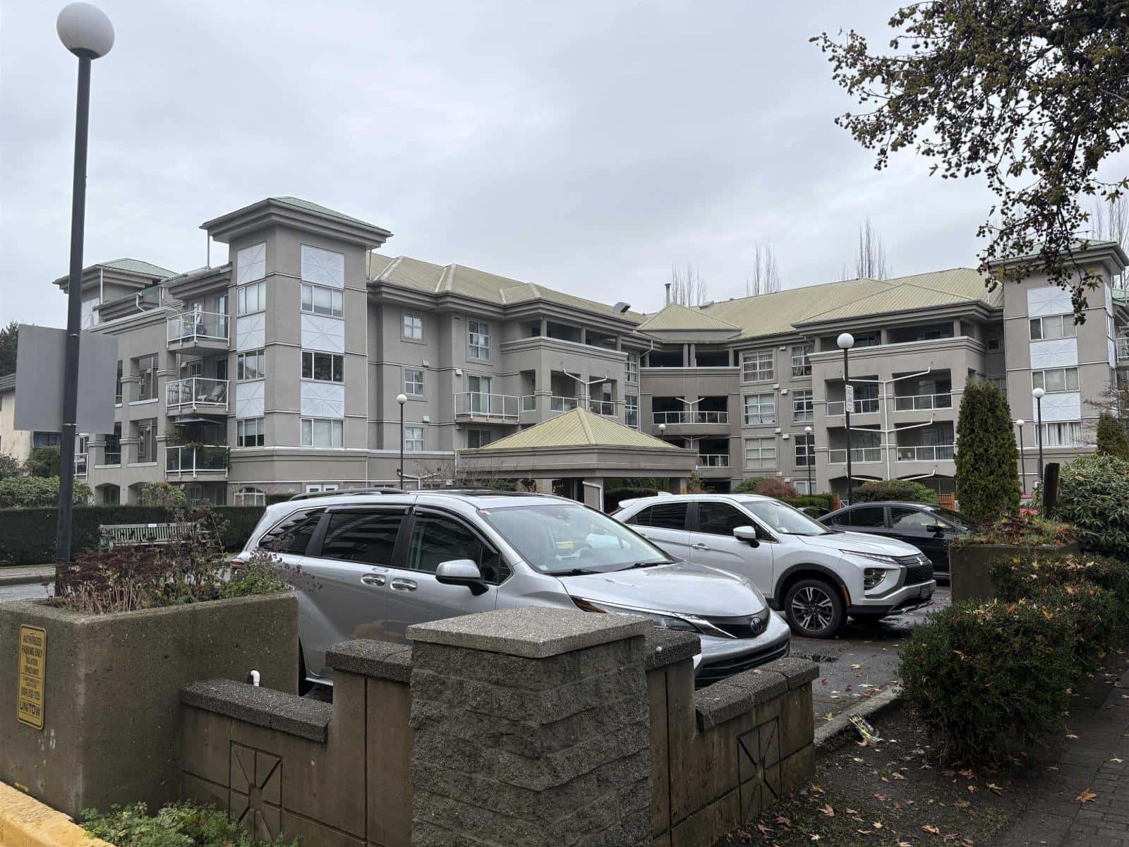 Surrey — Surrey - Photo 2 of 29