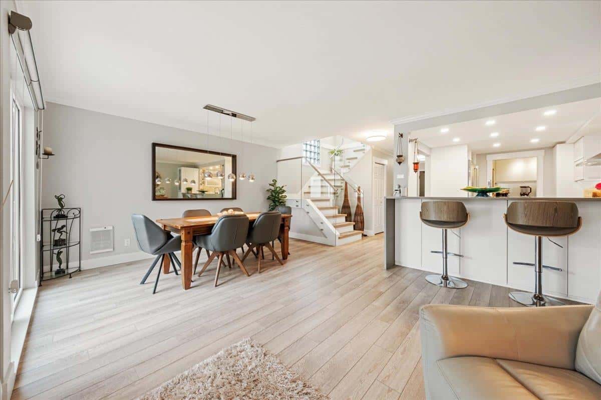 White Rock — White Rock - Photo 3 of 32