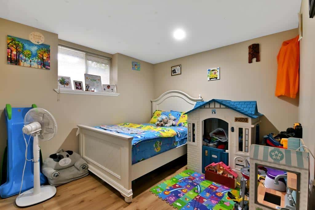 Abbotsford — Abbotsford - Photo 4 of 40