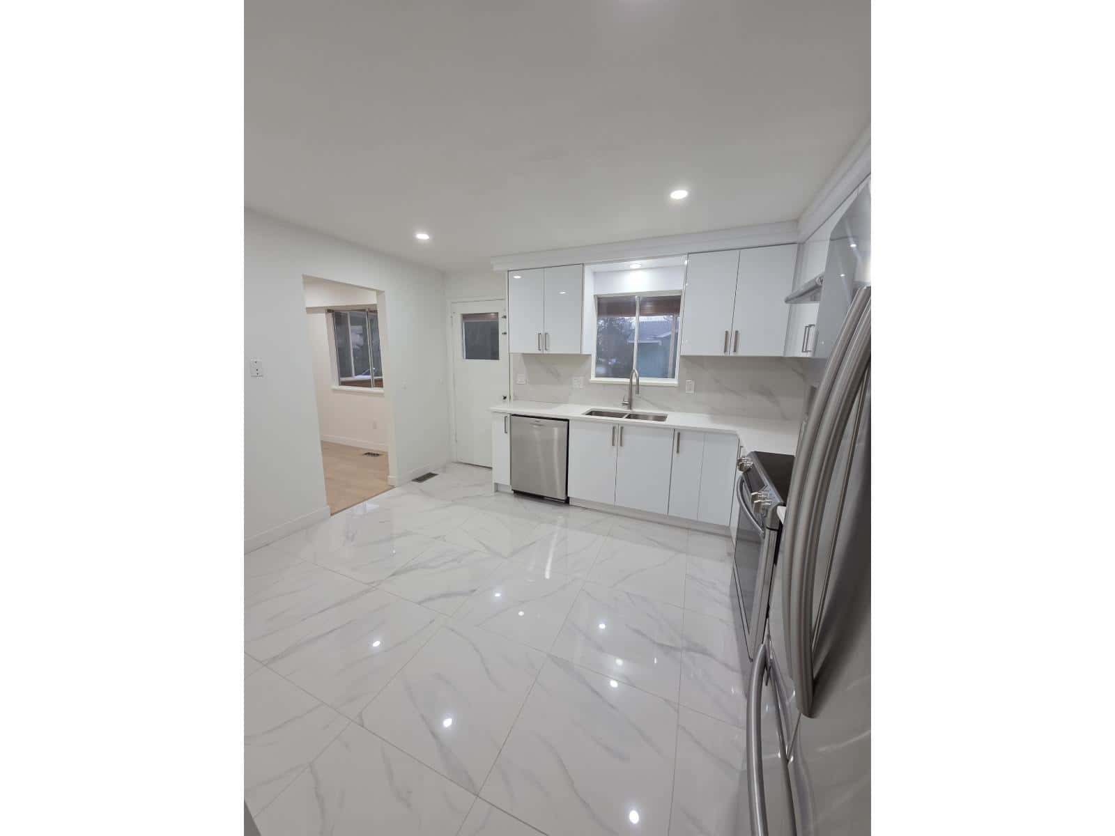 Surrey — Surrey - Photo 5 of 18