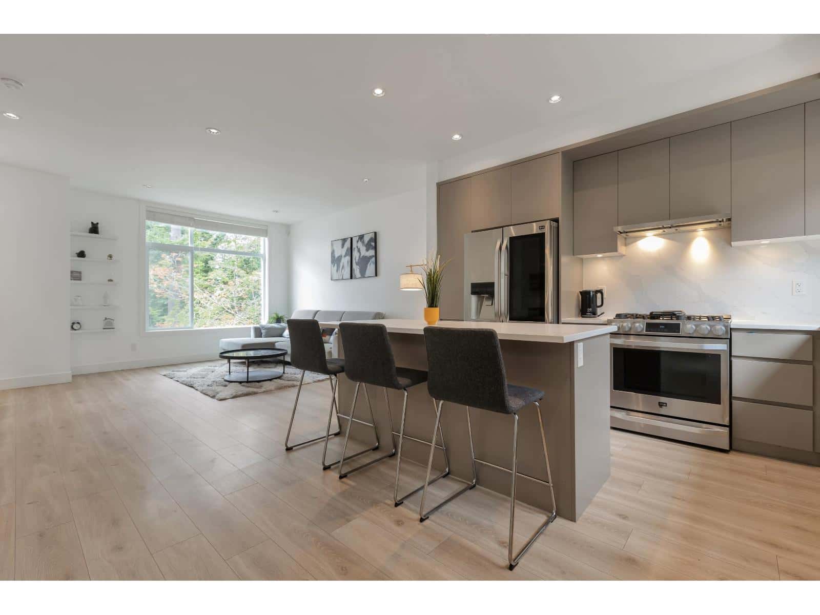 Surrey — Surrey - Photo 3 of 31