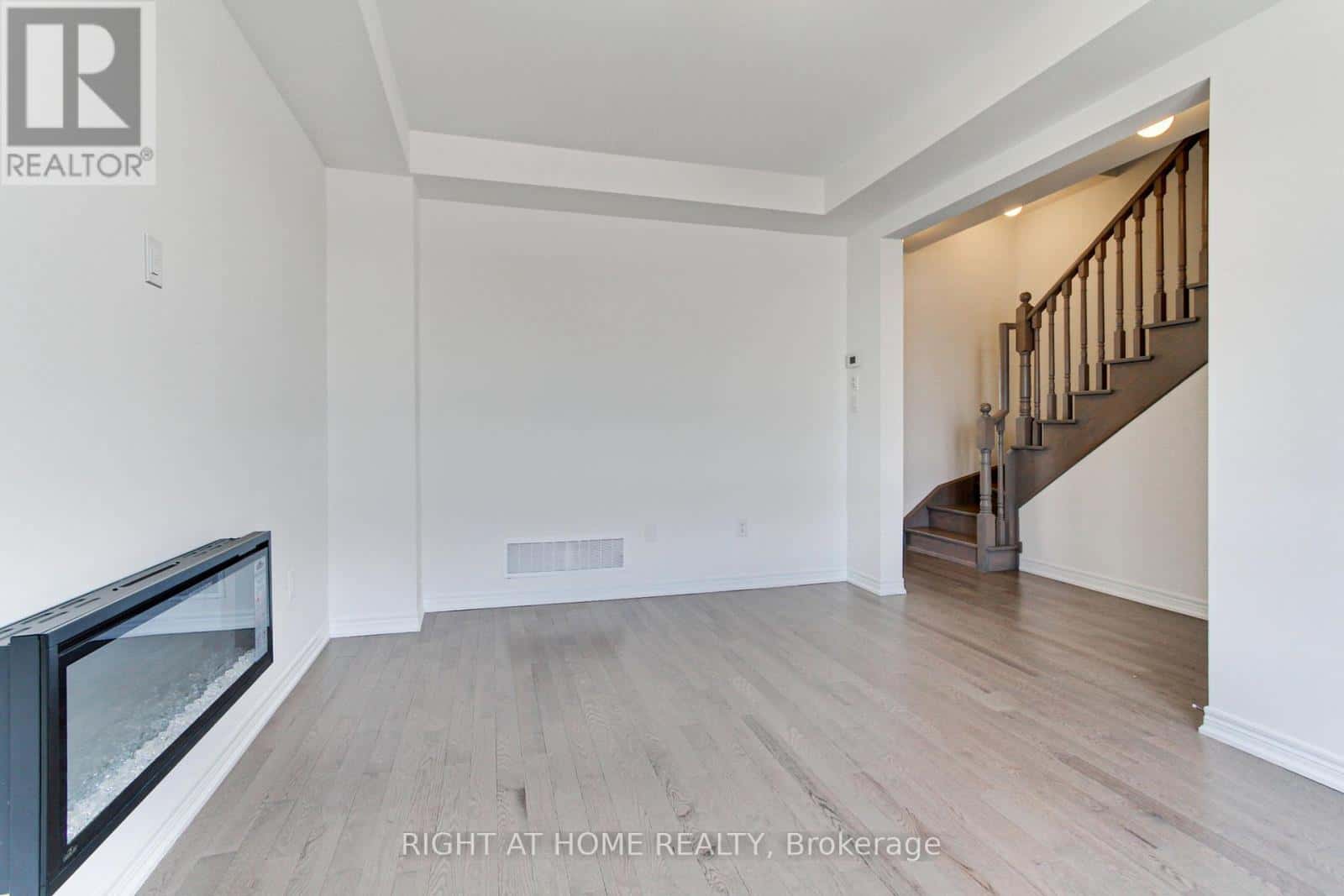 Vaughan (Kleinburg) — Vaughan (Kleinburg) - Photo 5 of 45