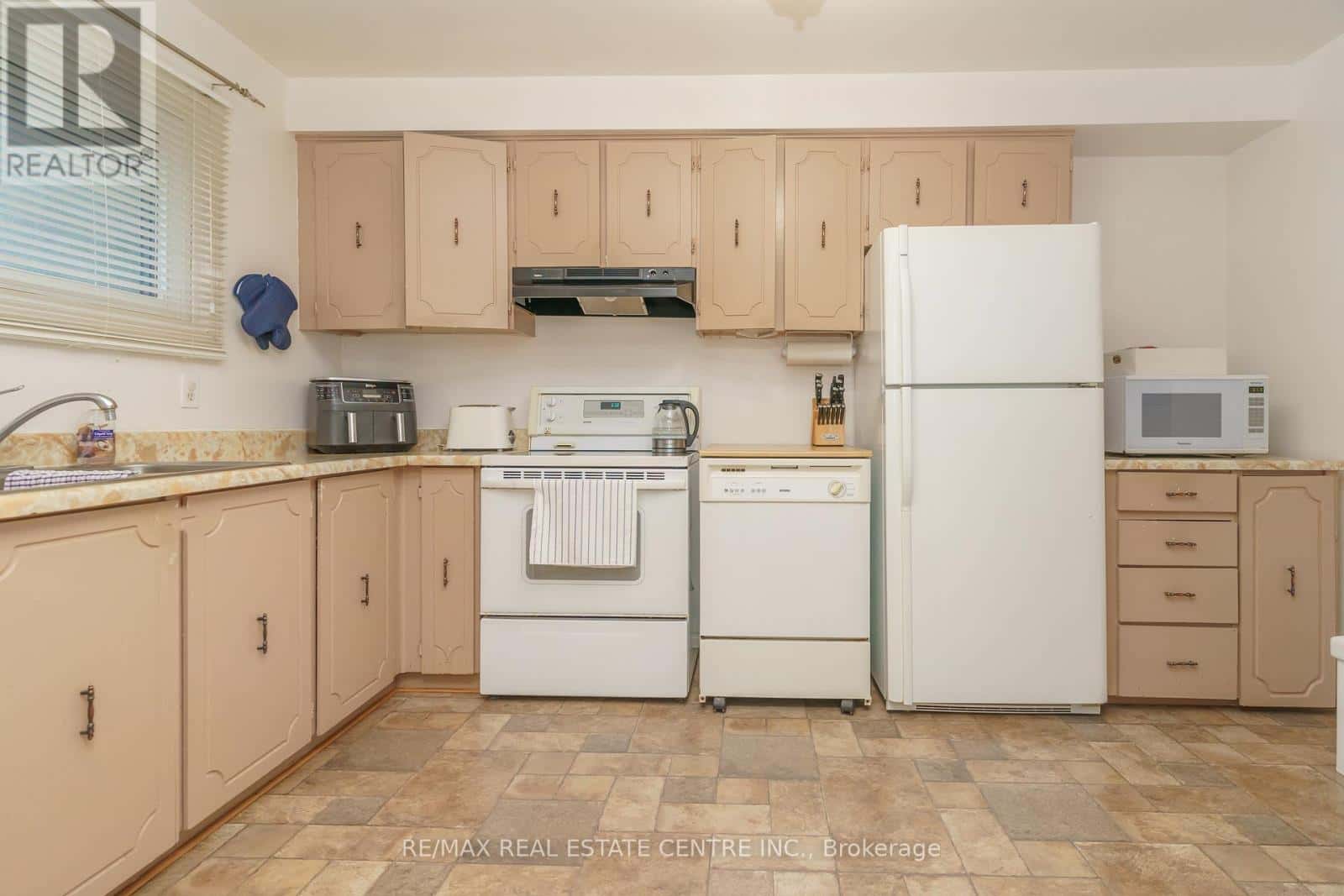 143 - 143 ASHTON CRESCENT — Brampton (Central Park) - Photo 4 of 37