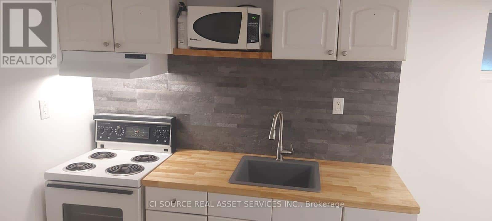 Toronto (Lawrence Park South) — Toronto (Lawrence Park South) - Photo 2 of 20