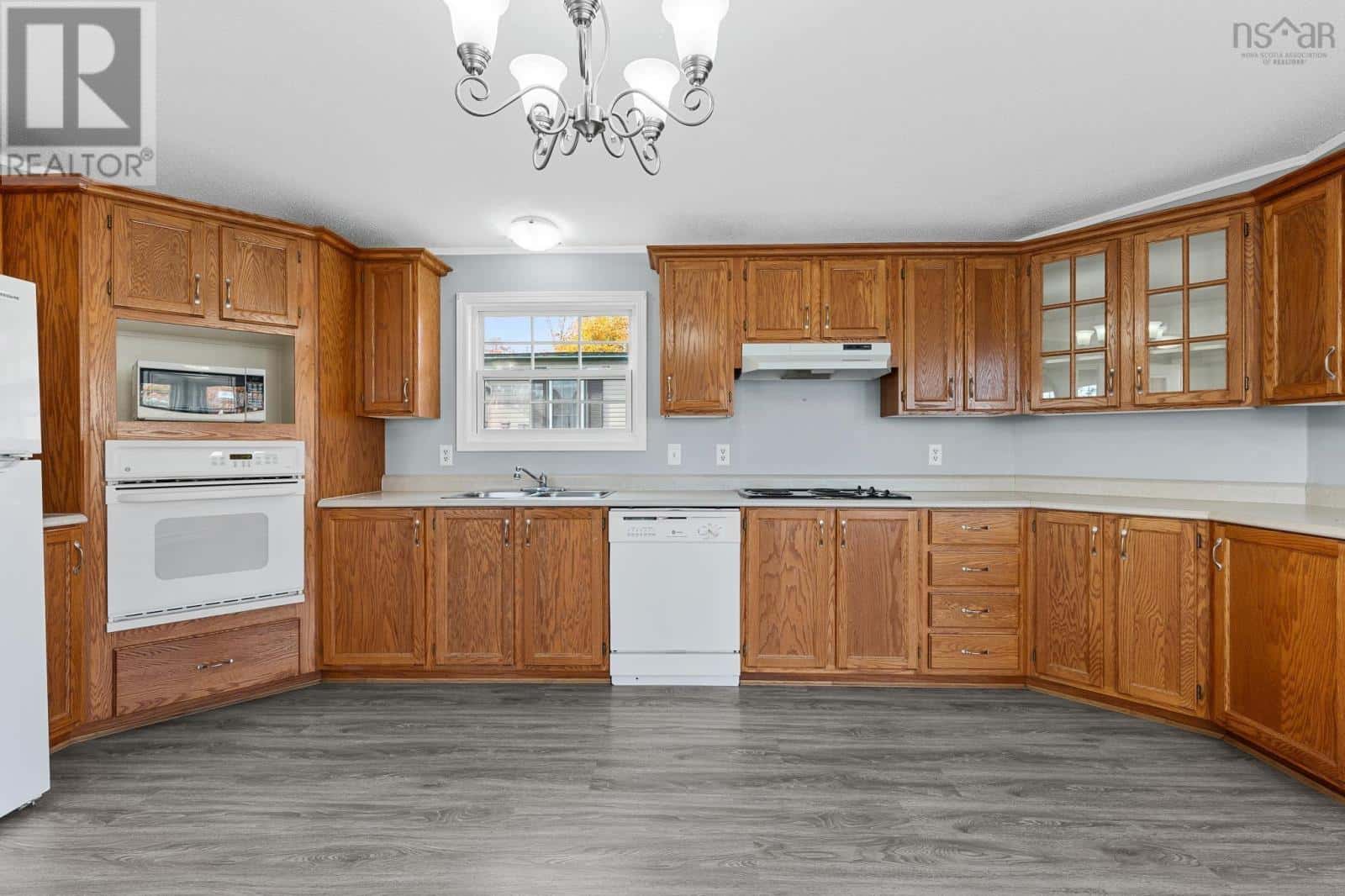 13 Eighth Street — Lucasville, Nova Scotia - Photo 5 of 40