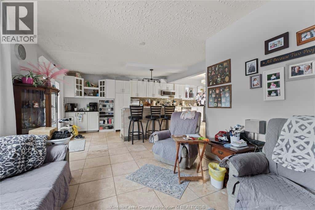 Windsor — Windsor - Photo 4 of 36