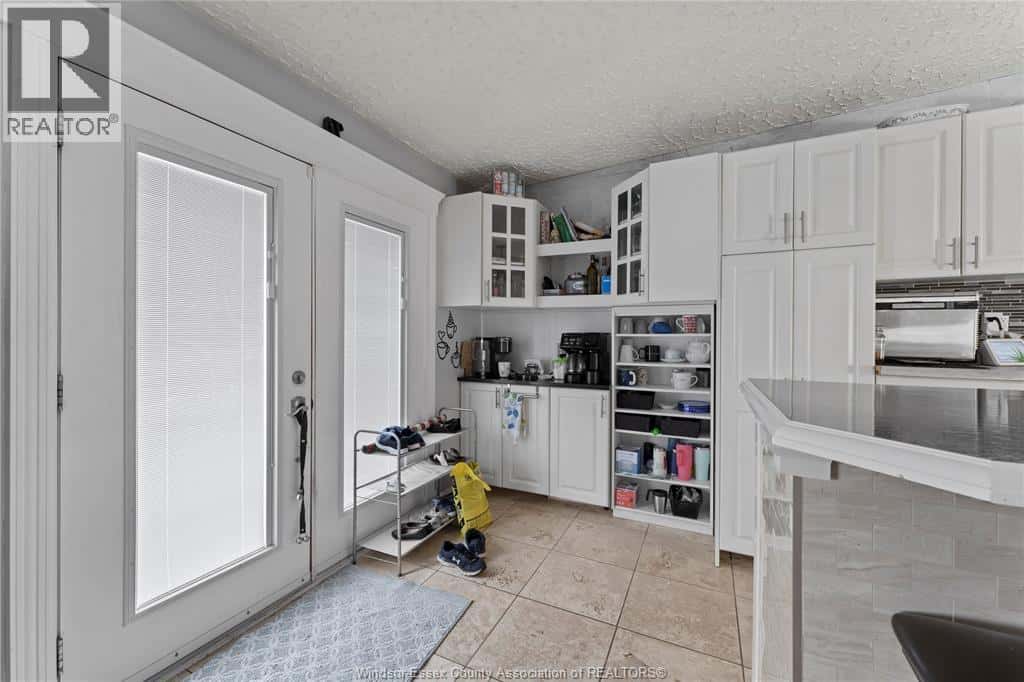 Windsor — Windsor - Photo 5 of 36