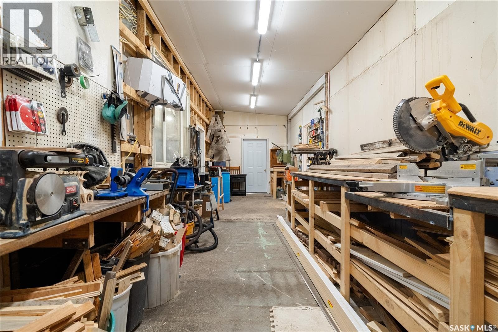 503 Railway AVENUE — Glenavon - Main photo