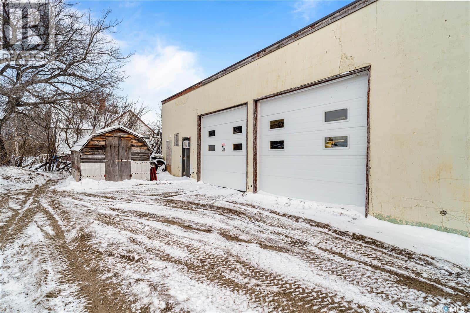 503 Railway AVENUE — Glenavon - Photo 2 of 30