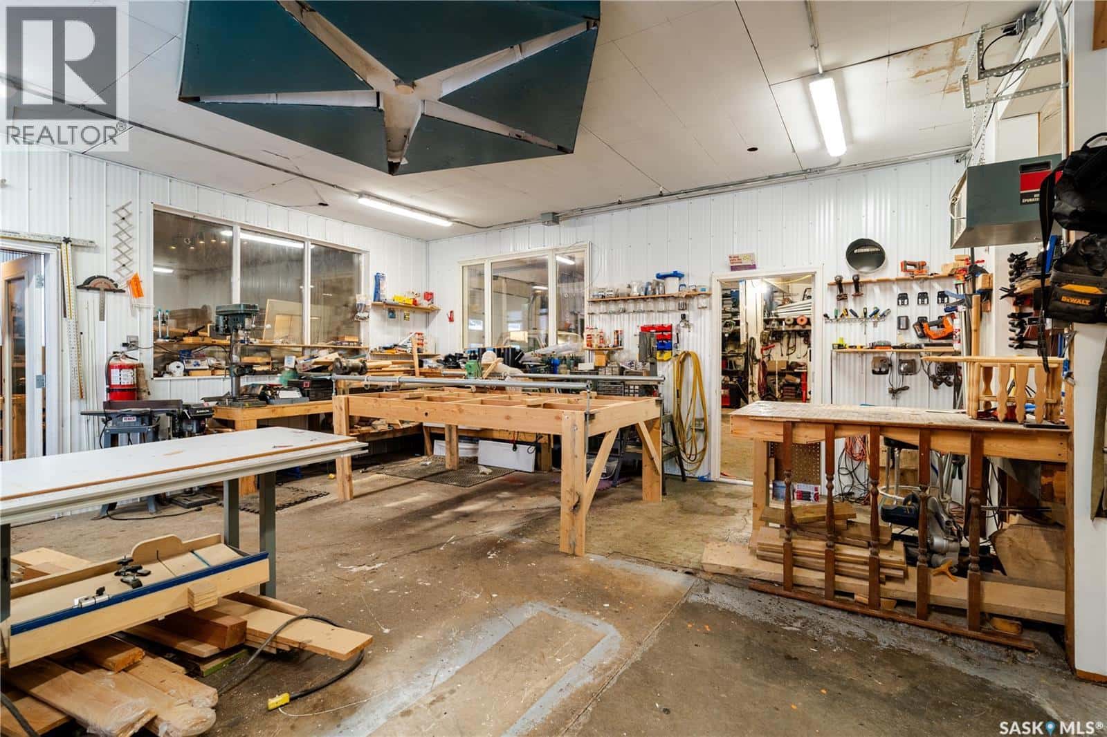 503 Railway AVENUE — Glenavon - Photo 4 of 30