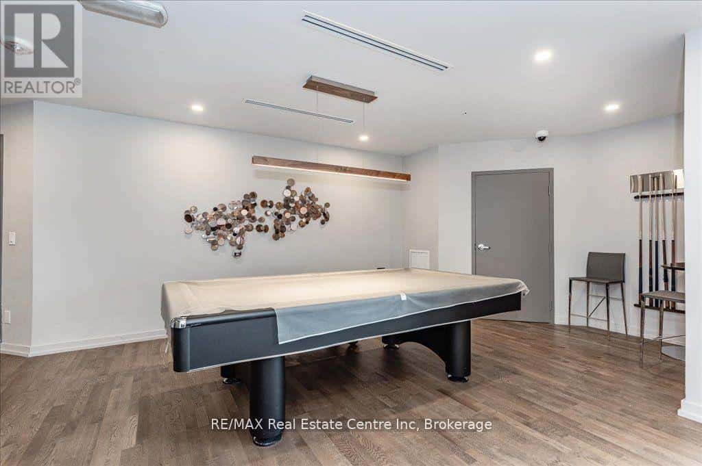 Burlington (LaSalle) — Burlington (LaSalle) - Photo 2 of 36