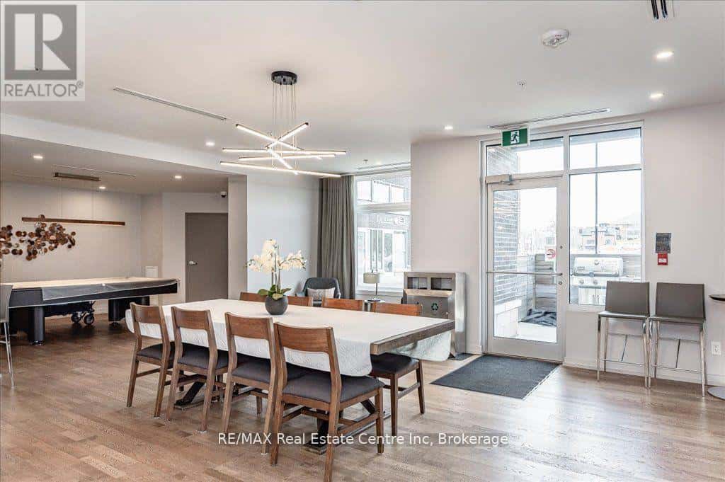 Burlington (LaSalle) — Burlington (LaSalle) - Photo 4 of 36