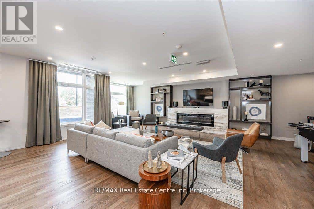 Burlington (LaSalle) — Burlington (LaSalle) - Photo 3 of 36