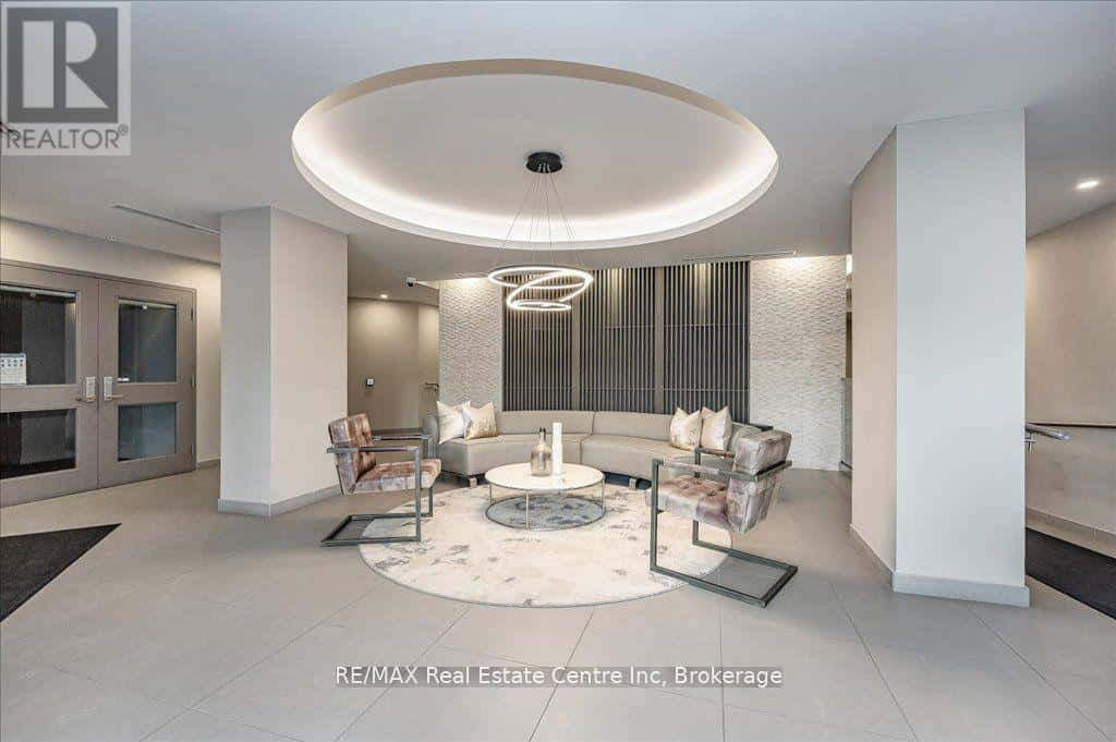 Burlington (LaSalle) — Burlington (LaSalle) - Photo 5 of 36