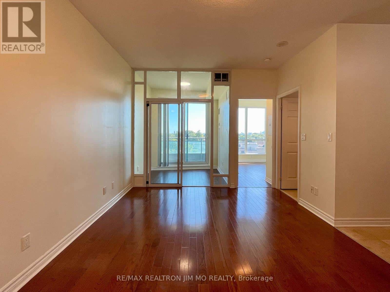 Toronto (Willowdale East) — Toronto (Willowdale East) - Photo 2 of 17