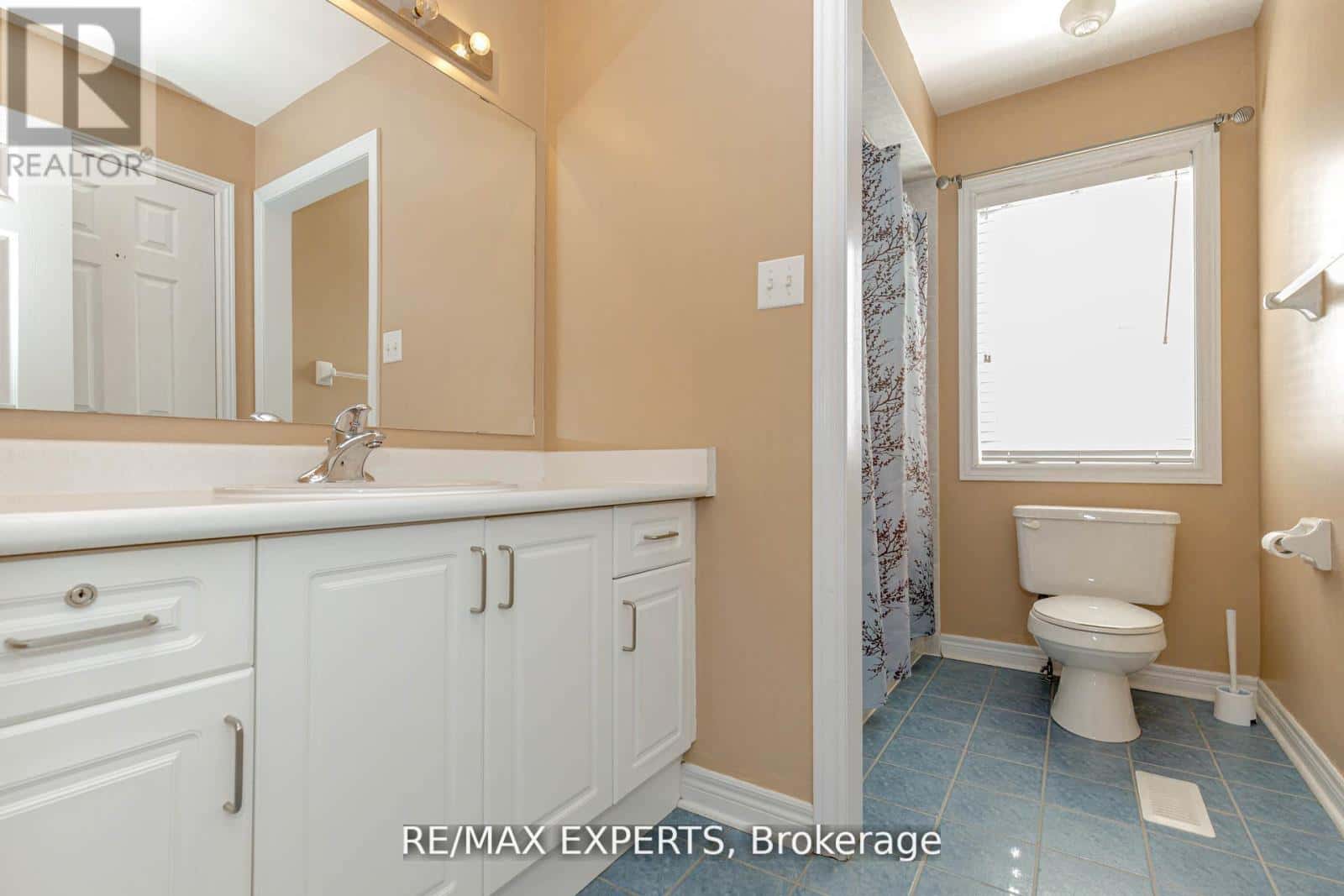 Vaughan (Vellore Village) — Vaughan (Vellore Village) - Photo 4 of 41