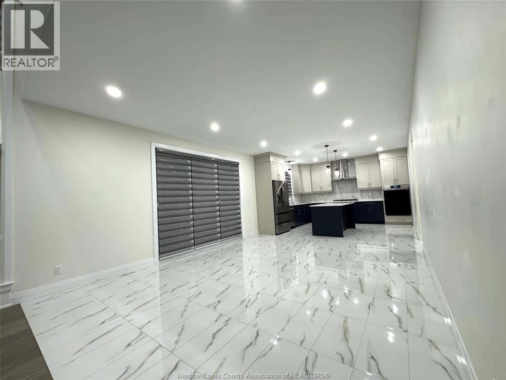 Lakeshore — Lakeshore - Photo 3 of 38