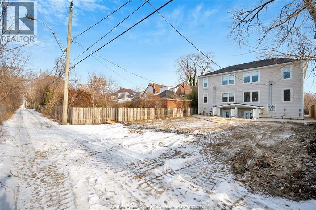 Windsor — Windsor - Photo 4 of 21