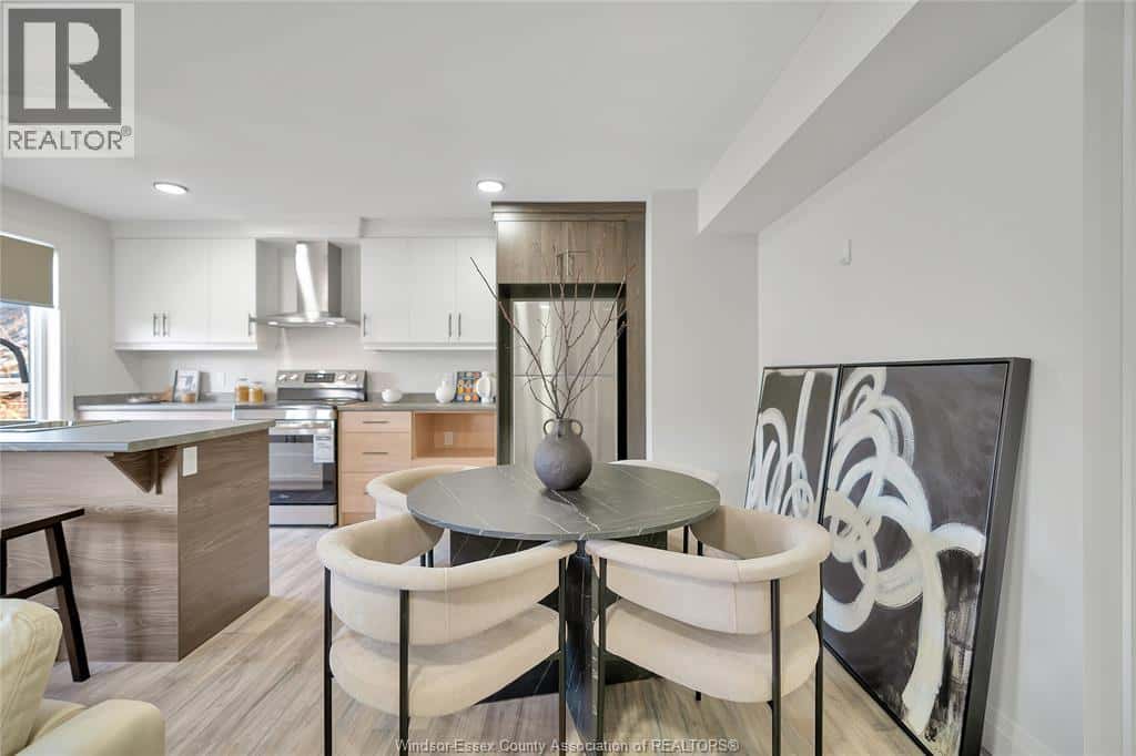 Windsor — Windsor - Photo 5 of 21