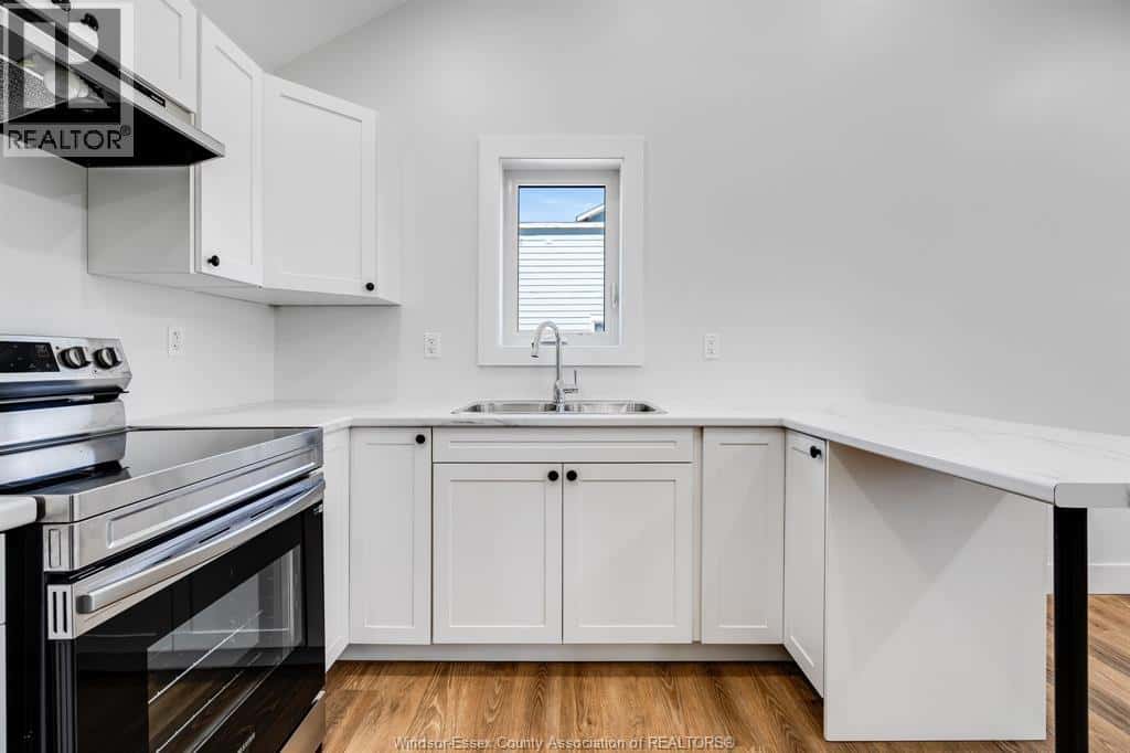 21 PEARL STREET West Unit# 4 — Kingsville - Photo 4 of 16