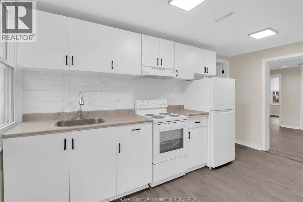 21 PEARL STREET West Unit# 3 — Kingsville - Photo 2 of 14