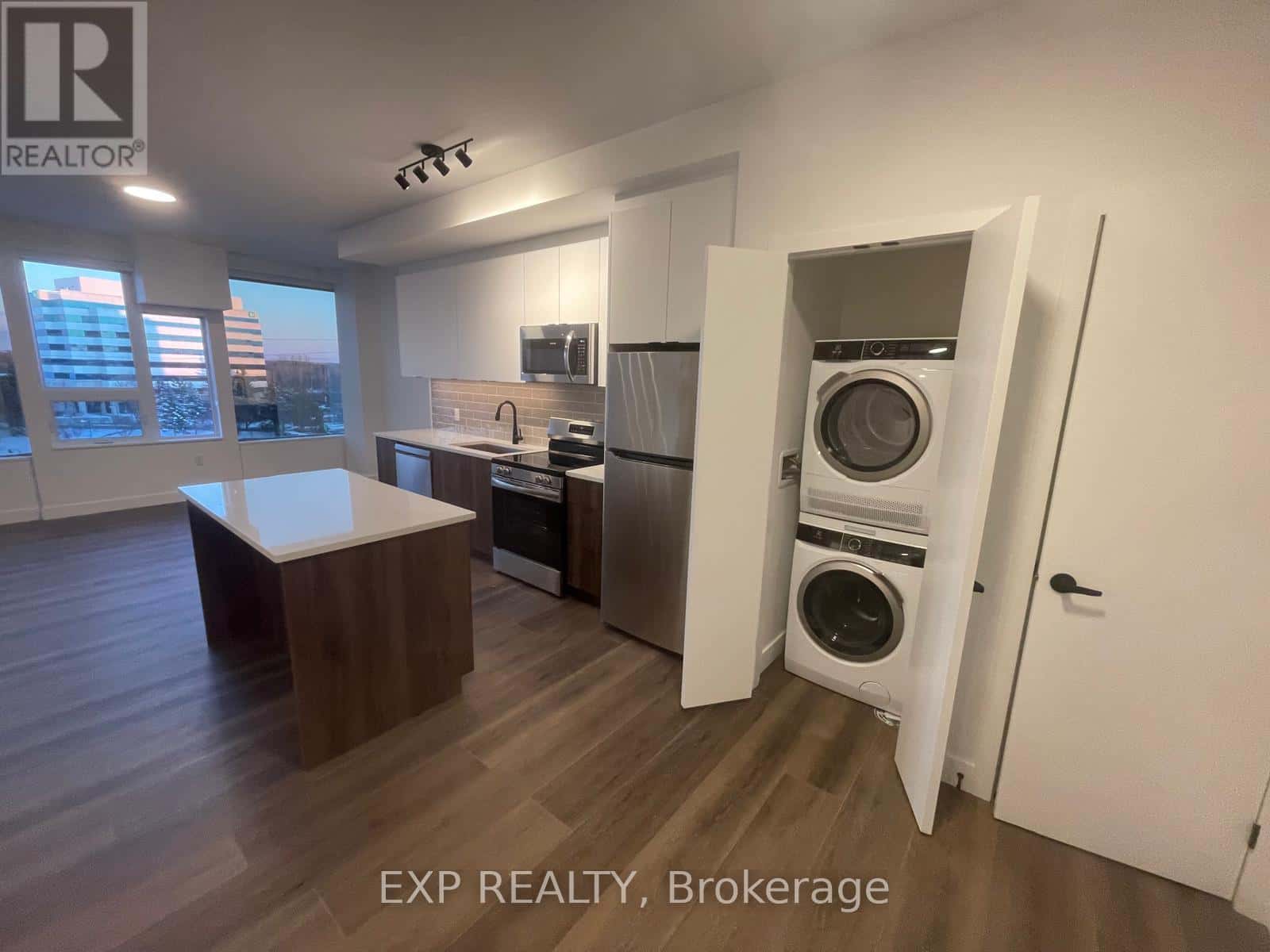 Ottawa — Ottawa - Photo 5 of 18