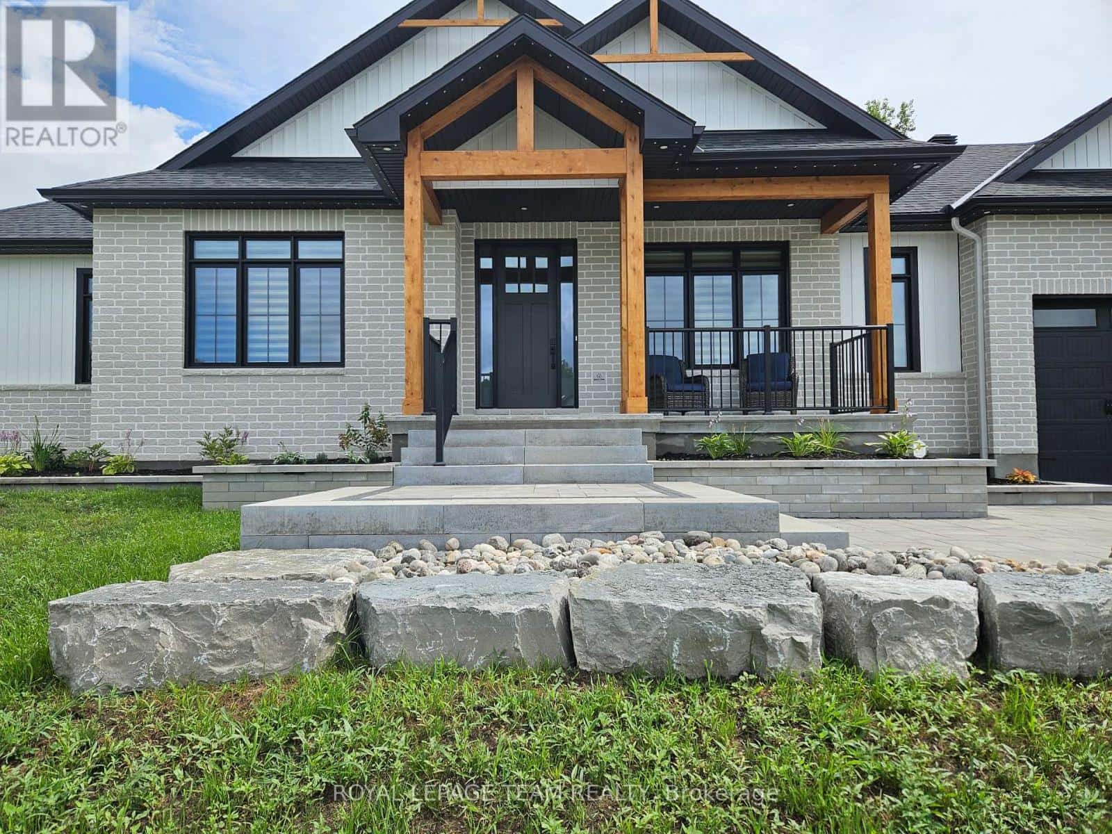 North Dundas — North Dundas - Photo 2 of 44