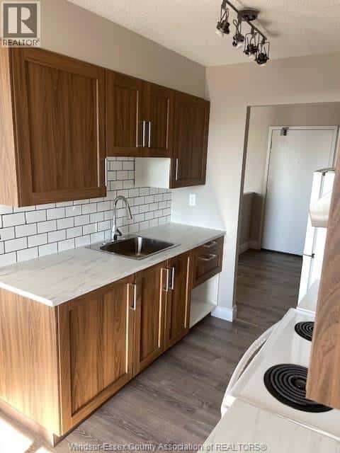 Windsor — Windsor - Photo 3 of 8