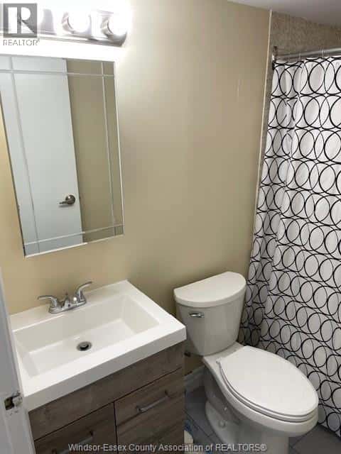 Windsor — Windsor - Photo 5 of 8